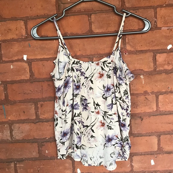 ✨3 for 20✨ AE floral tank top - Picture 2 of 2